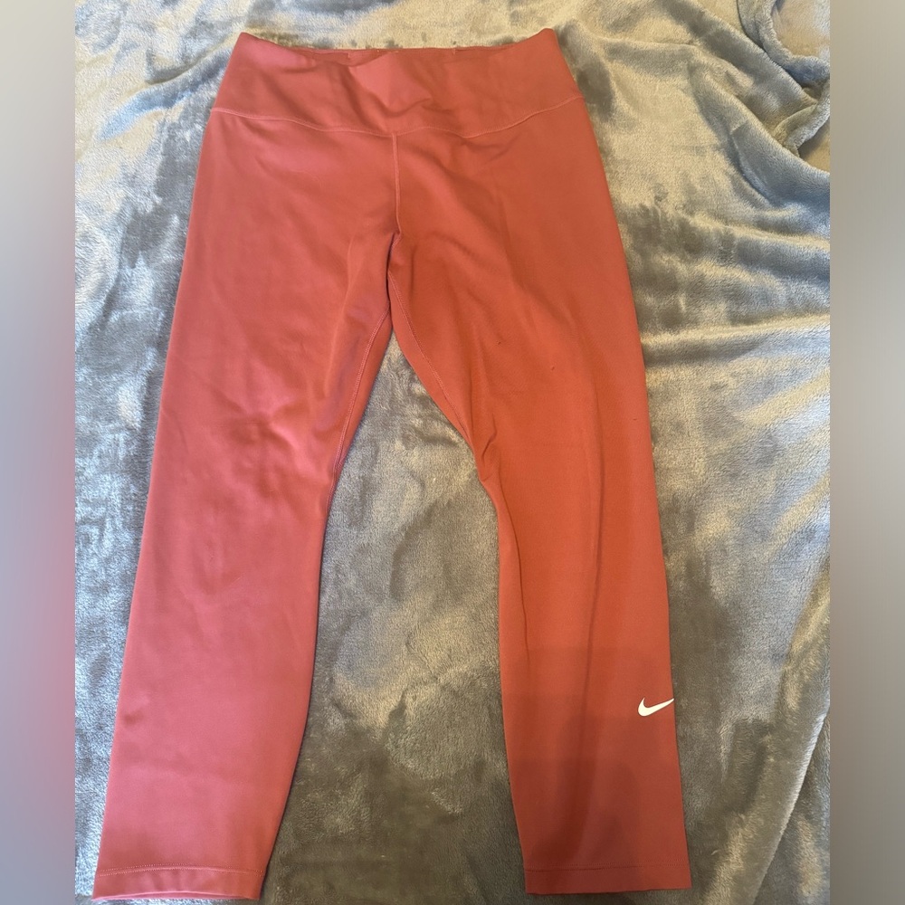 Pink Nike Dri-Fit capri leggings - Picture 1 of 3